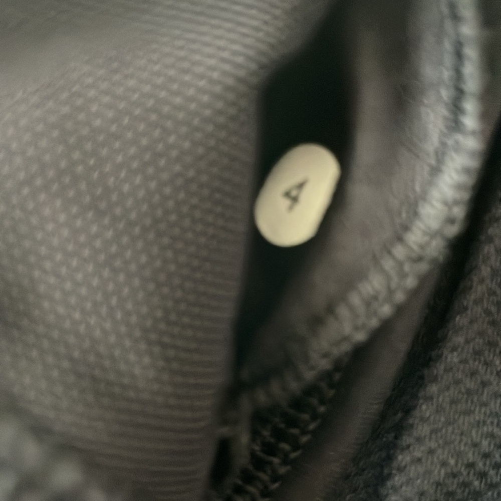 Lululemon - Picture 3 of 3